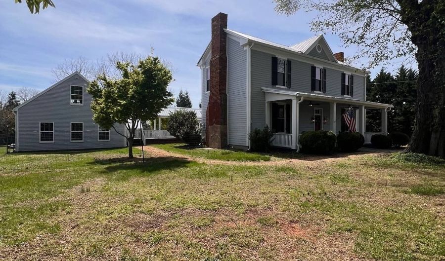 260 N Main St, Amherst, VA 24521 - 3 Beds, 4 Bath