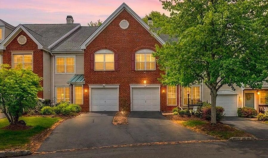 403 Timberbrooke Dr C, Bedminster, NJ 07921 - 3 Beds, 3 Bath
