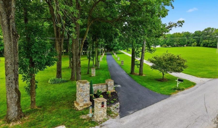 460 W G Talley Rd, Alvaton, KY 42122 - 4 Beds, 3 Bath