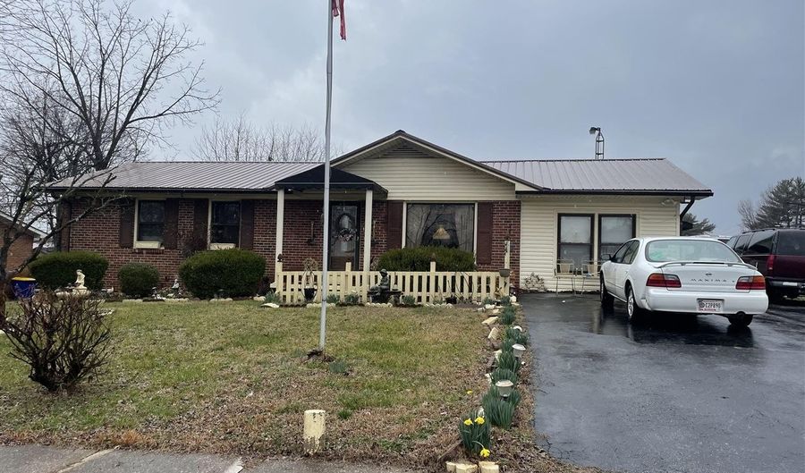 351 Webb Dr, Bowling Green, KY 42101 - 3 Beds, 2 Bath