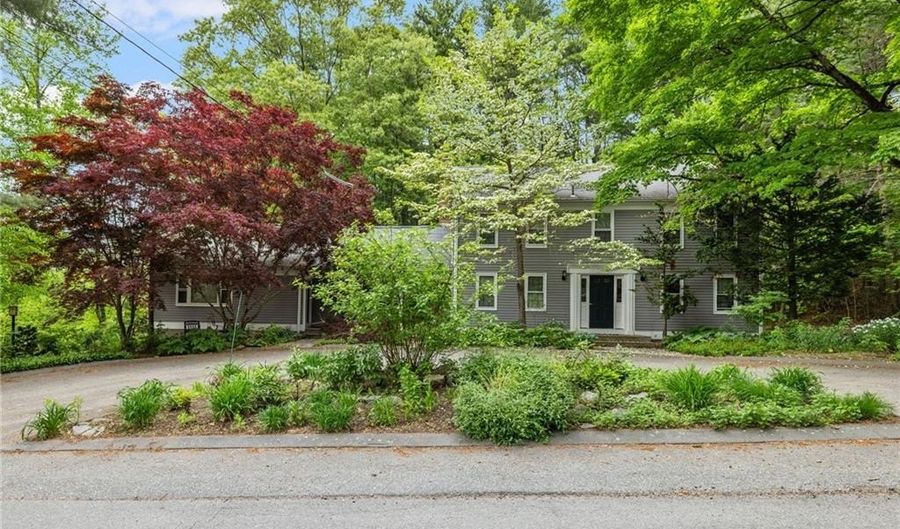 12 Howard Rd, Cumberland, RI 02864 - 5 Beds, 4 Bath