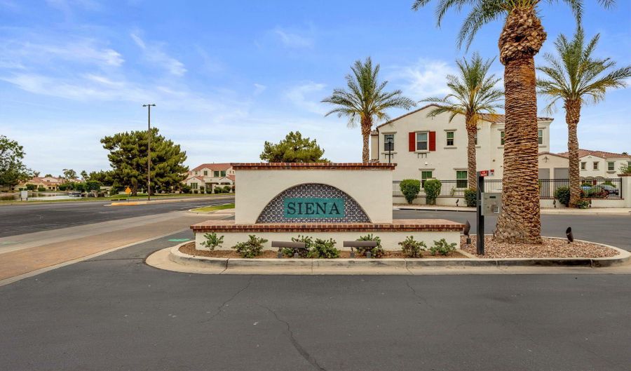 2477 W MARKET Pl 34, Chandler, AZ 85248 - 4 Beds, 3 Bath
