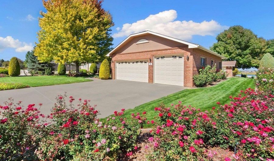 2238 Breckenridge Dr, Berthoud, CO 80513 - 3 Beds, 3 Bath