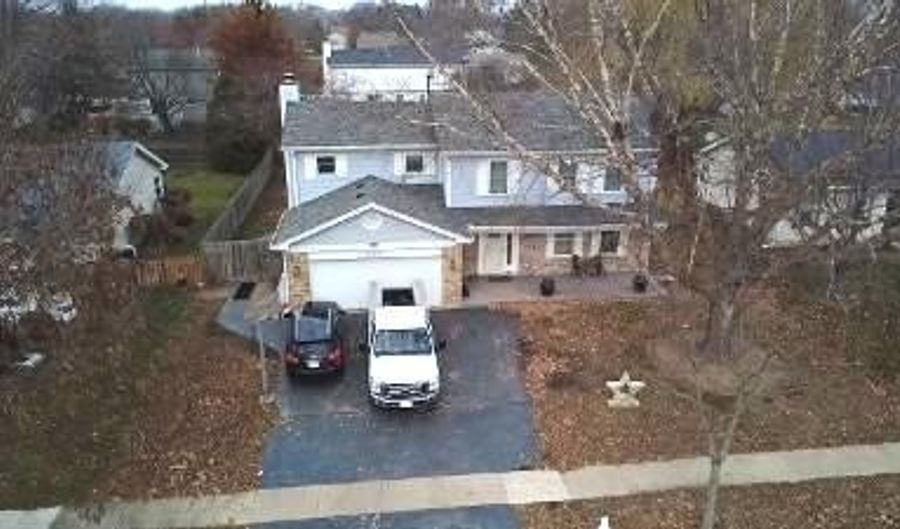 1730 Tanglewood Dr, Algonquin, IL 60102 - 4 Beds, 3 Bath