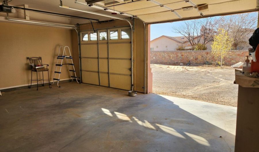 15080 Karen Kay Dr, El Paso, TX 79938 - 5 Beds, 3 Bath
