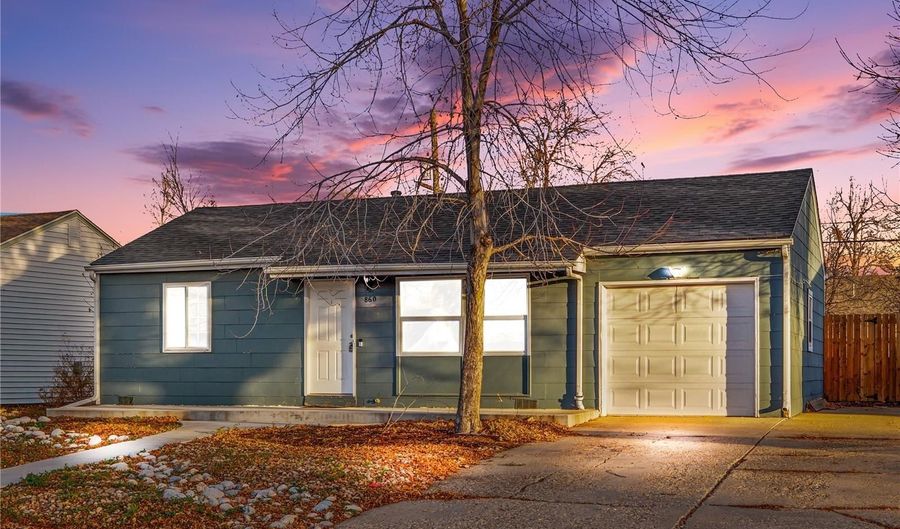 860 Lansing St, Aurora, CO 80010 - 2 Beds, 1 Bath