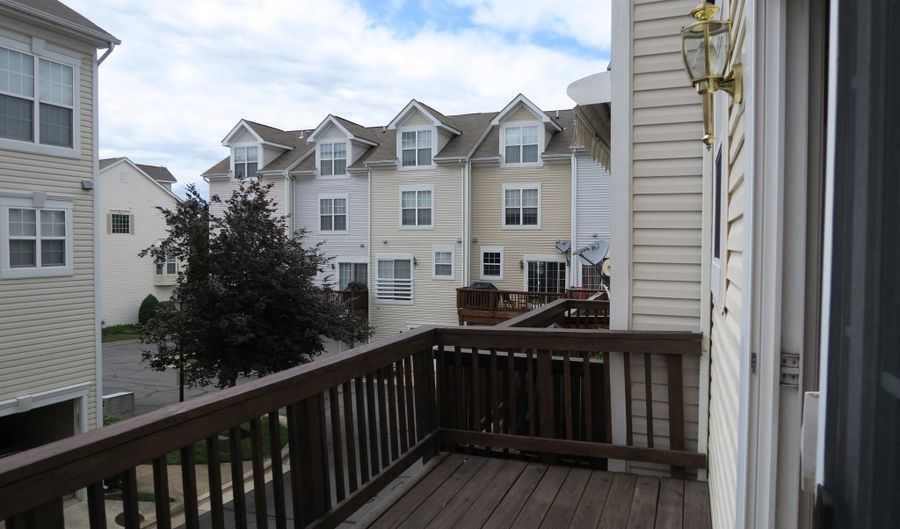 5818 COWLING Ct, Alexandria, VA 22304 - 3 Beds, 4 Bath