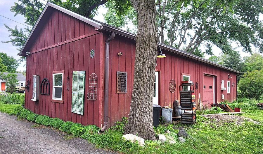 1735 Broadway St, Anderson, IN 46012 - 3 Beds, 2 Bath