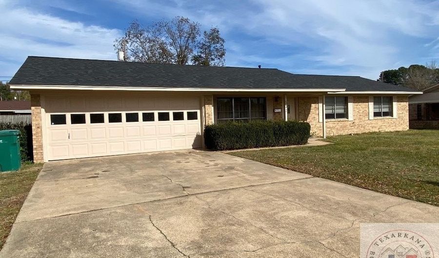 507 E Fannin St, De Kalb, TX 75559 - 3 Beds, 2 Bath
