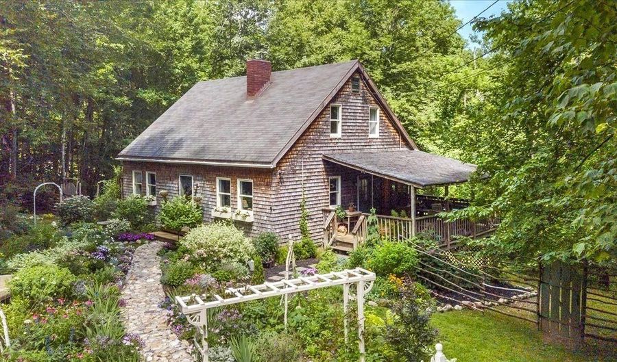 447 Farm Rd, Arlington, VT 05250 - 2 Beds, 2 Bath