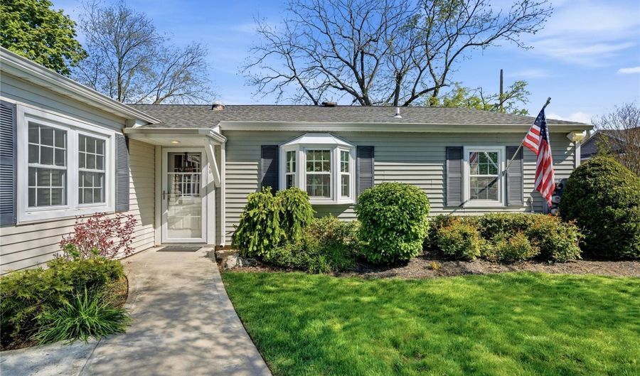 66 Harbor N, Amityville, NY 11701 - 1 Beds, 1 Bath