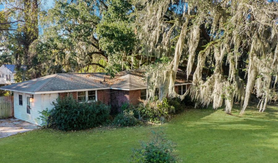 2608 Boyer St, Beaufort, SC 29902 - 4 Beds, 2 Bath