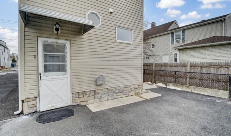 27 Honiss St 2, Belleville, NJ 07109 - 3 Beds, 1 Bath