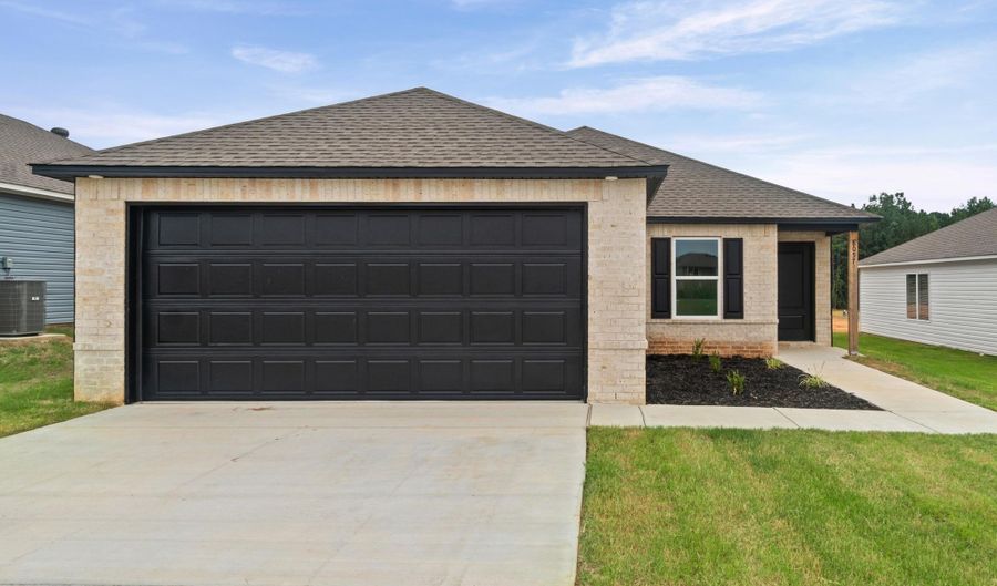 8057 Chesapeake Trl, Bauxite, AR 72011 - 4 Beds, 2 Bath