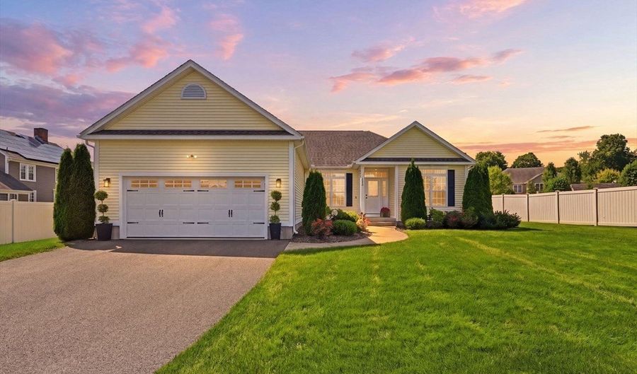 112 Farmington Cir, Agawam, MA 01030 - 3 Beds, 3 Bath
