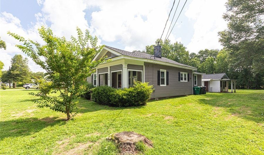 508 Chapman St, Ashland, VA 23005 - 2 Beds, 1 Bath