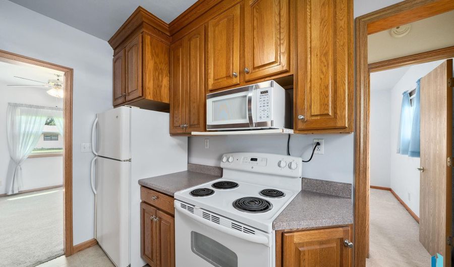 412 S 1st Ave, Brandon, SD 57005 - 3 Beds, 2 Bath