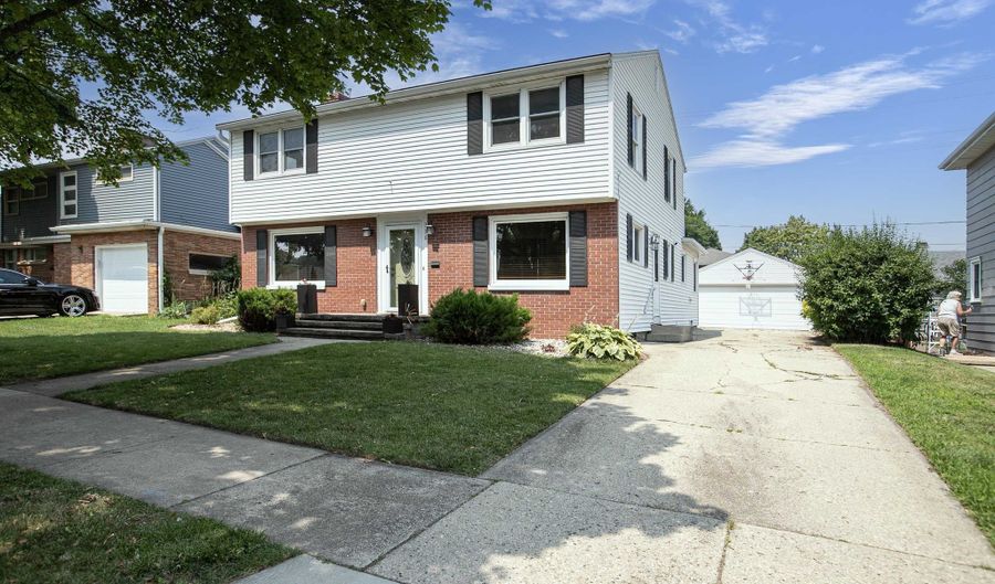336 E PERSHING St, Appleton, WI 54911 - 4 Beds, 2 Bath