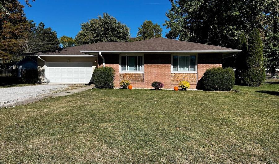 6 W Poos Dr, New Baden, IL 62265 - 4 Beds, 2 Bath