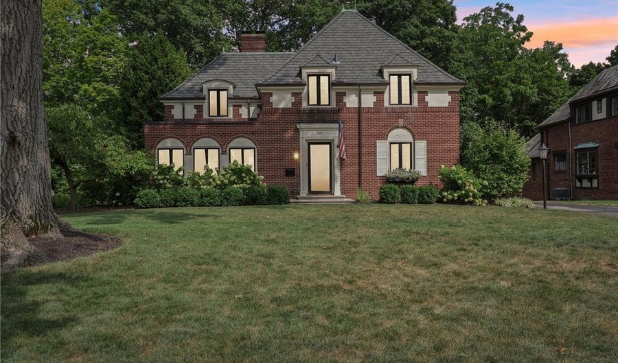 227 Overwood Rd, Akron, OH 44313 - 3 Beds, 2 Bath