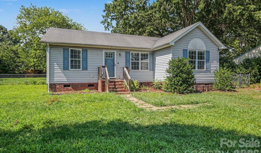 1341 E Cannon Ave, Albemarle, NC 28001 - 3 Beds, 2 Bath