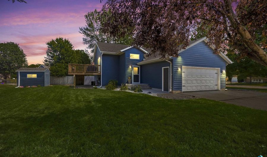 112 W River Oak Ct, Brandon, SD 57005 - 4 Beds, 2 Bath