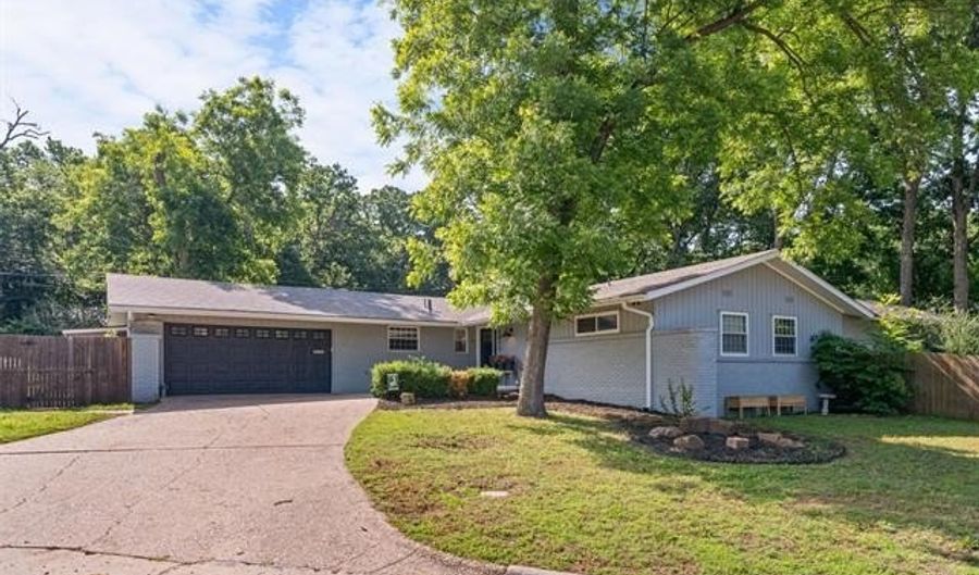 2811 Evergreen Ct, Bartlesville, OK 74006 - 4 Beds, 3 Bath
