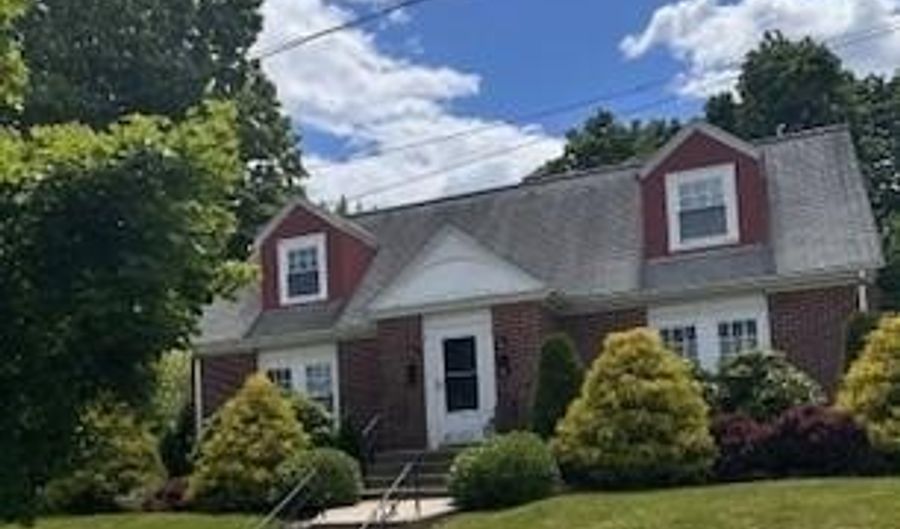 4 Preston Dr, North Kingstown, RI 02852 - 1 Beds, 1 Bath