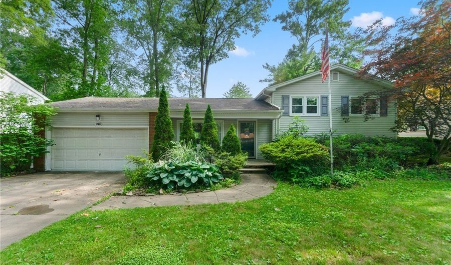 4295 Maureen Dr, Austintown, OH 44511 - 3 Beds, 2 Bath