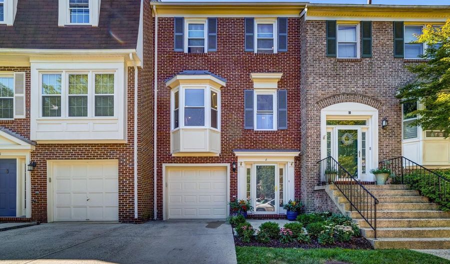 8 CARRIAGE HOUSE Cir, Alexandria, VA 22304 - 3 Beds, 4 Bath