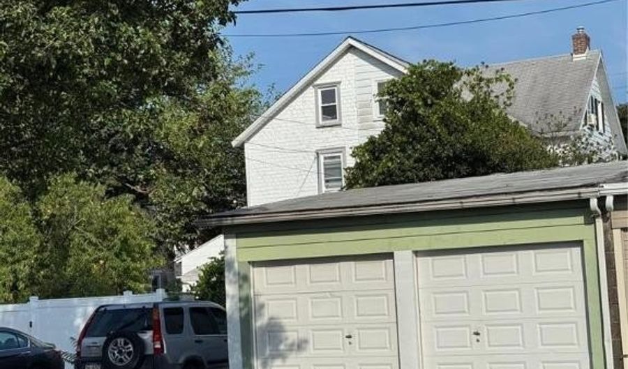 1042 Lehigh St, Allentown, PA 18103 - 3 Beds, 2 Bath