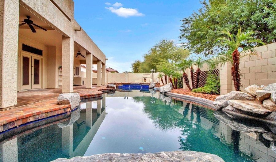 4853 S Newport St, Chandler, AZ 85249 - 6 Beds, 5 Bath