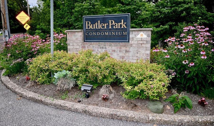 51 CAVENDISH Dr, Ambler, PA 19002 - 2 Beds, 2 Bath