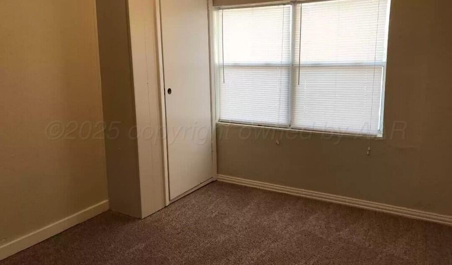 1515 S TRAVIS St, Amarillo, TX 79102 - 3 Beds, 1 Bath