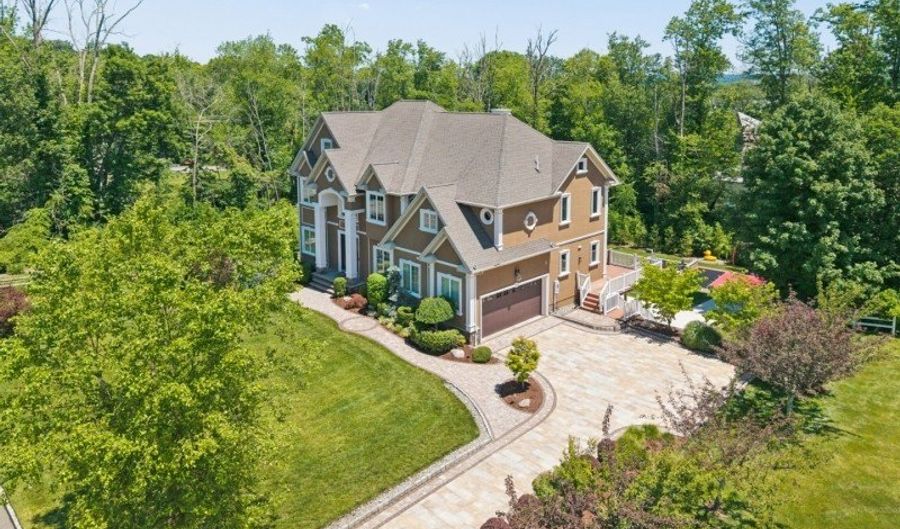 3 Buckingham Rd, Bayonne, NJ 07035 - 5 Beds, 6 Bath