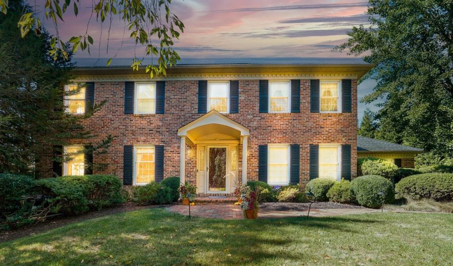 27 RAPHAEL Rd, Hockessin, DE 19707 - 4 Beds, 3 Bath