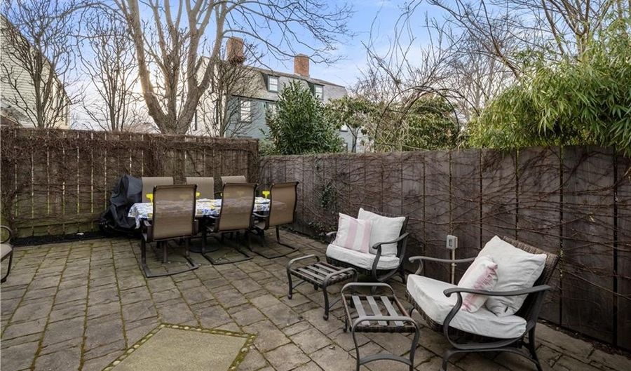 33 Marsh St, Newport, RI 02840 - 2 Beds, 1 Bath