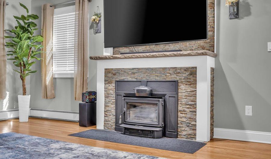 65 Shell St, Beachwood, NJ 08722 - 2 Beds, 1 Bath