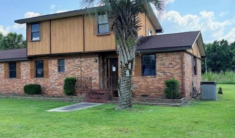 21814 FL-71 71, Altha, FL 32421 - 4 Beds, 3 Bath