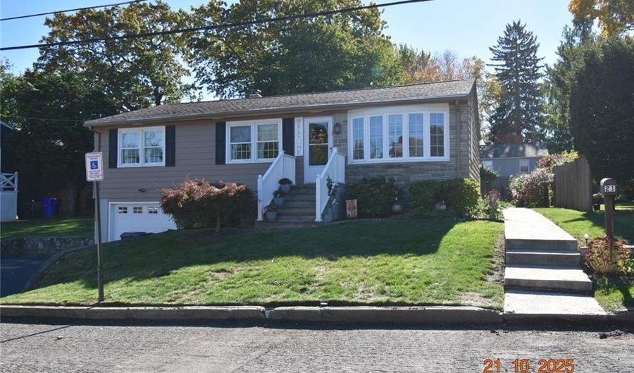 21 Young St, North Providence, RI 02904 - 3 Beds, 2 Bath