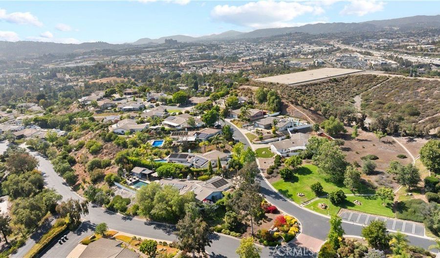 1401 Eagle Gln, Escondido, CA 92029 - 4 Beds, 4 Bath