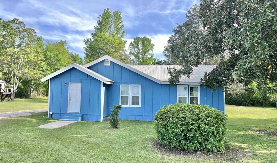 102 W Avenue A, Atmore, AL 36502 - 3 Beds, 2 Bath