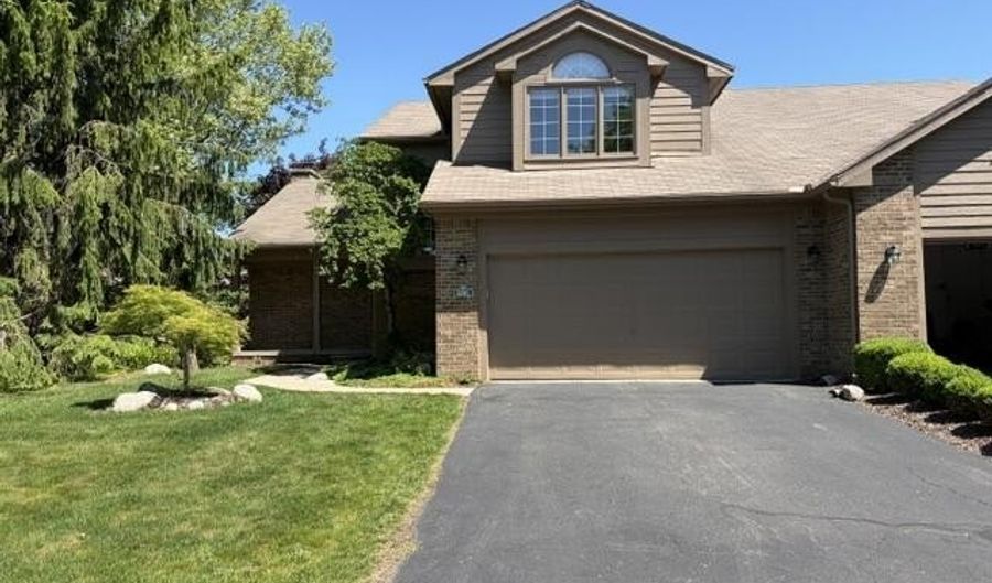 1261 Laurel View Dr, Ann Arbor, MI 48105 - 2 Beds, 4 Bath