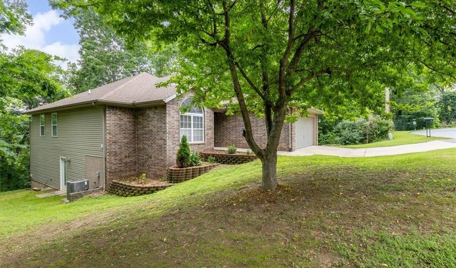 20 Westmorland Dr, Bella Vista, AR 72714 - 5 Beds, 3 Bath