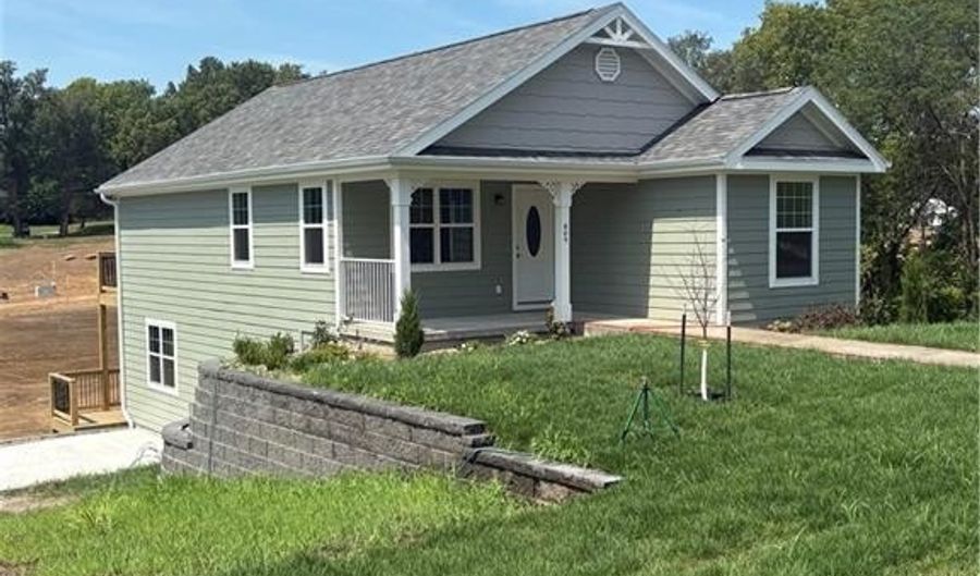 605 Washington St, Atchison, KS 66002 - 7 Beds, 4 Bath