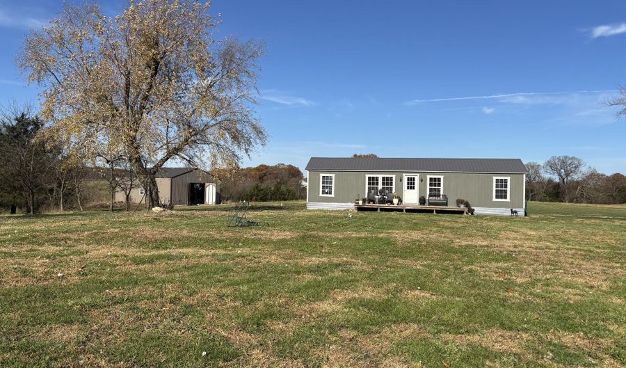 17196 Farm Road 2030, Aurora, MO 65605 - 2 Beds, 2 Bath