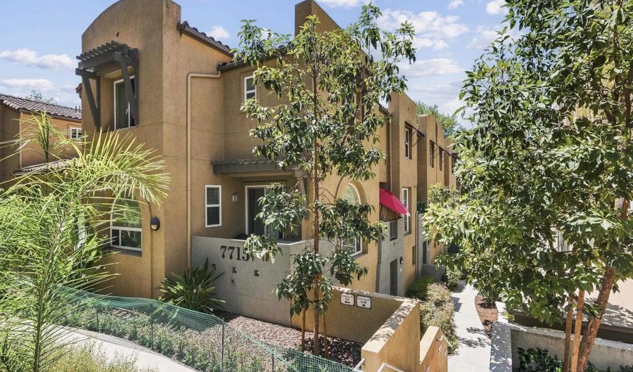 7715 El Cajon Blvd 10, La Mesa, CA 91942 - 3 Beds, 3 Bath