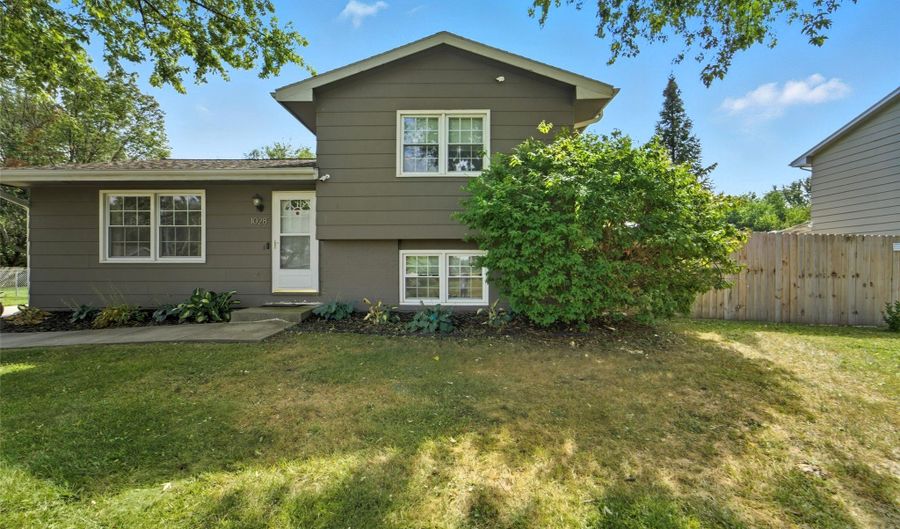 1028 7th St NW, Altoona, IA 50009 - 3 Beds, 2 Bath