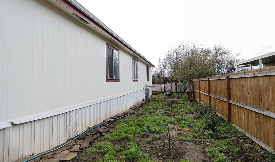 2584 Antelope Rd, White City, OR 97503 - 3 Beds, 2 Bath