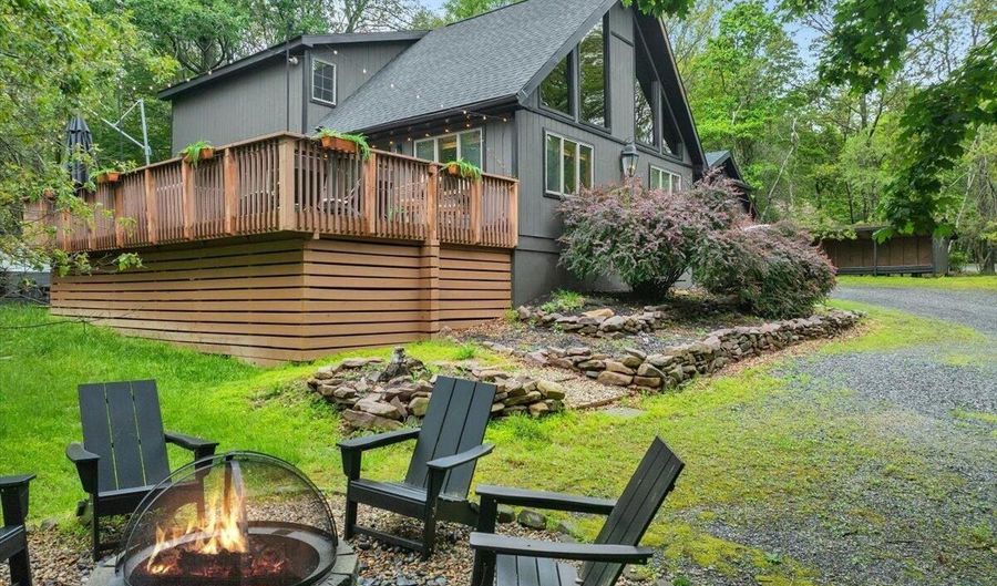 167 Valley View Dr, Albrightsville, PA 18210 - 4 Beds, 2 Bath